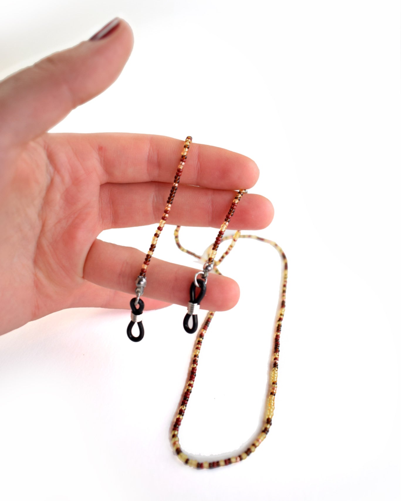 Acessórios de moda online - Loja de bijuterias Talai - Corrente de óculos de missangas multicoloridas, com destaque para o dourado transparente. Uma combinação de cores muito bonita para usar no verão. Veja mais na nossa loja online e compre bijuteria a condizer.