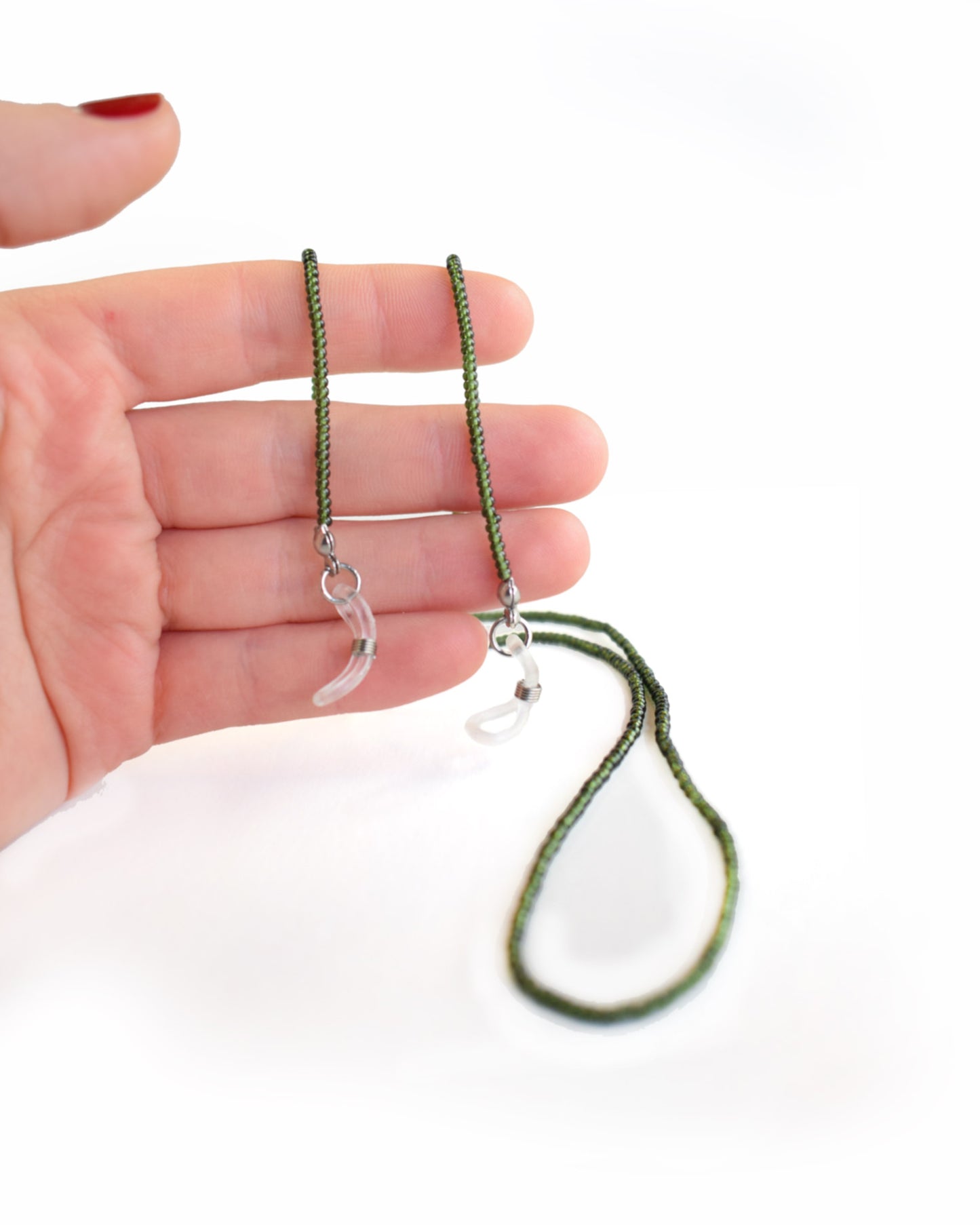 Acessórios de moda online - Loja de bijuterias Talai - Corrente de óculos de missangas verdes transparentes. Uma cor muito bonita para usar em qualquer altura do ano. Veja mais na nossa loja online e compre bijuteria a condizer.